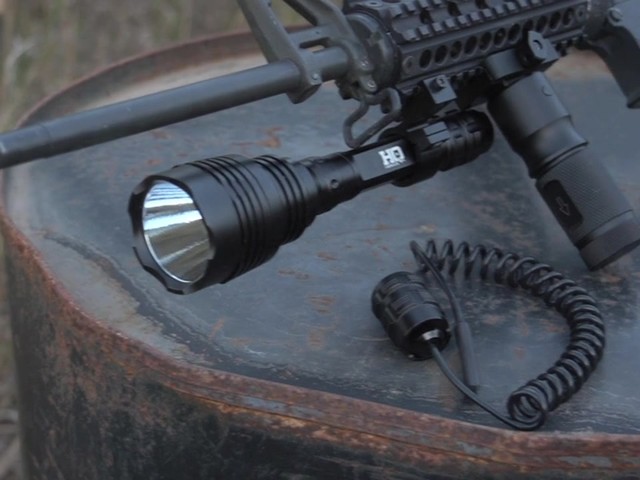 HQ ISSUE 820-lumen Extreme Tactical Light - image 1 from the video