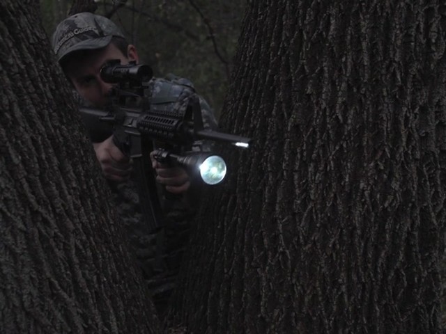 HQ ISSUE 820-lumen Extreme Tactical Light - image 4 from the video