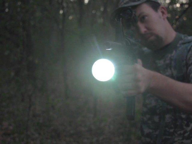 HQ ISSUE 820-lumen Extreme Tactical Light - image 6 from the video