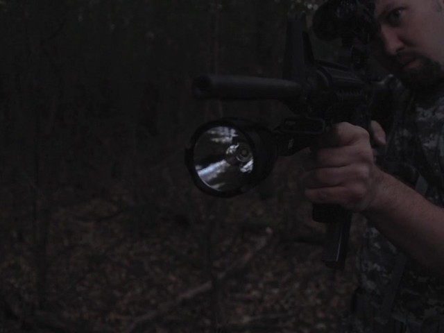 HQ ISSUE 820-lumen Extreme Tactical Light - image 8 from the video
