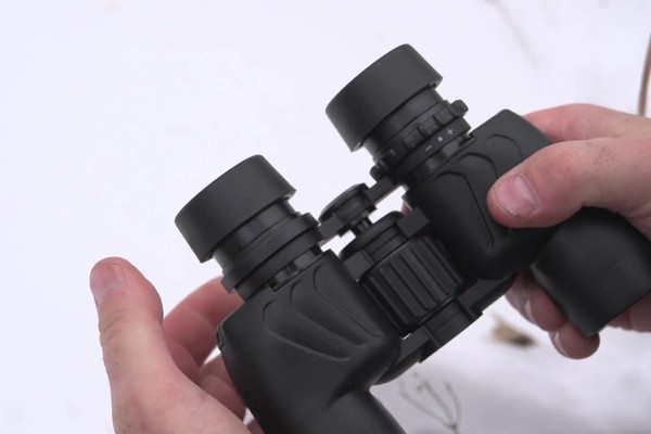 Leupold 10x30mm BX-1 Yosemite Binoculars - image 8 from the video