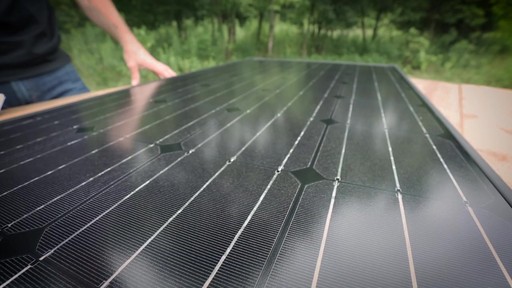 Ecowareness Monocrystalline Solar Power Panel with Controller 165 Watt - image 1 from the video