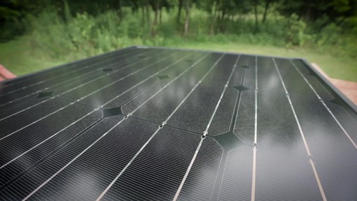 Ecowareness Monocrystalline Solar Power Panel with Controller 165 Watt - image 2 from the video