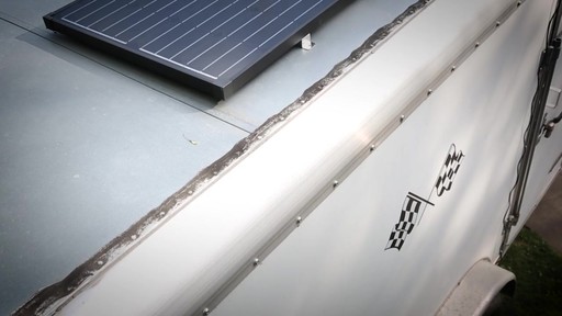 Ecowareness Monocrystalline Solar Power Panel with Controller 165 Watt - image 7 from the video