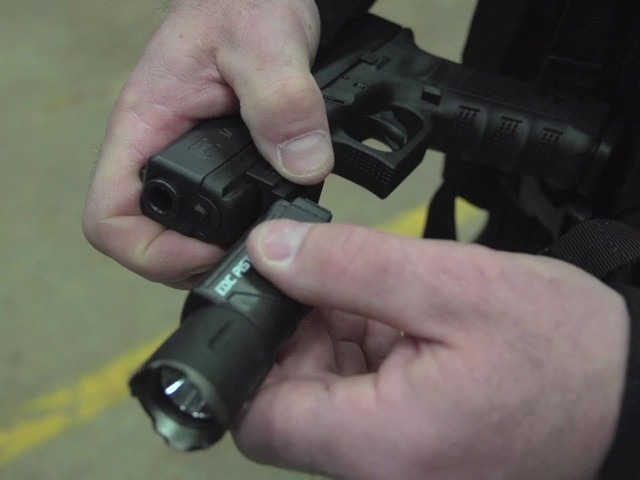 BROWNING TACTICAL PISTOL LIGHT - image 7 from the video