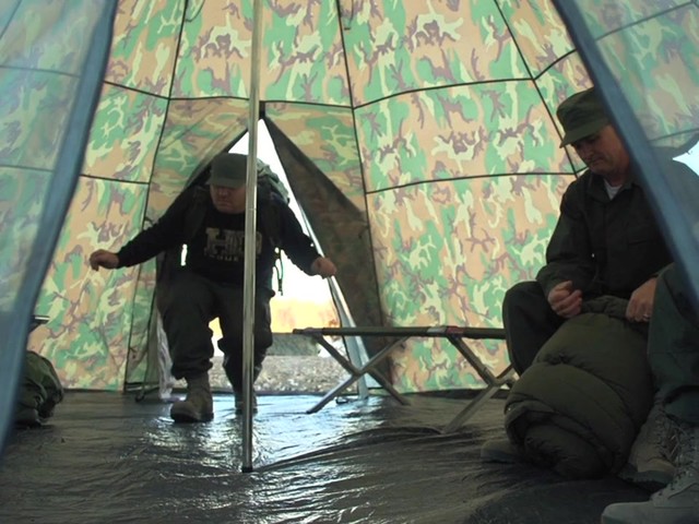WD 18x18 Camo Tent - image 3 from the video