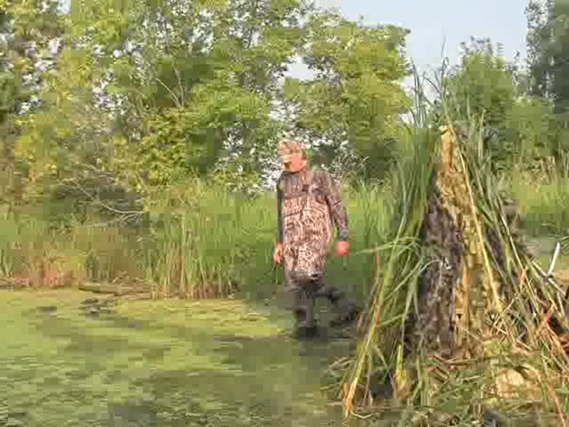 Guide Gear® 5mm 1600 gram Thinsulate™ Ultra Insulation Boot Waders Mossy Oak® Shadow Grass Blades™ - image 1 from the video