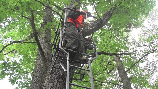 Sniper? Intimidator 18' Ladder Stand - image 7 from the video