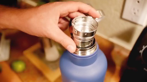 EcoVessel BOSS Growler Bottle with Infuser 64 oz. - image 8 from the video