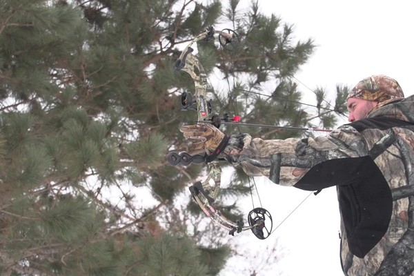  PSE Surge Compound Bow - image 3 from the video