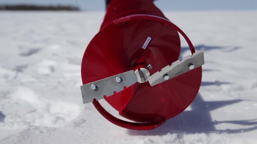 Eskimo Mako Quantum Ice Auger - image 6 from the video