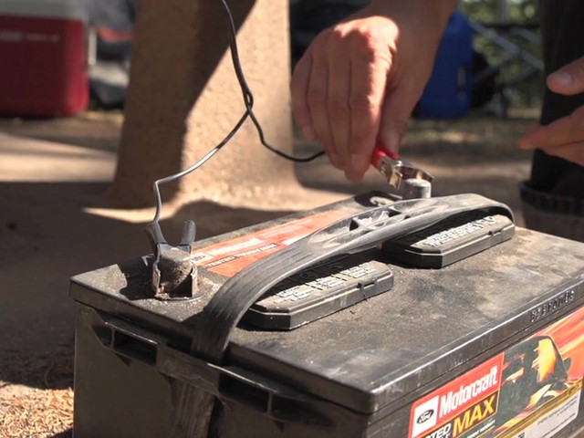 400W Portable Solar Power System - image 5 from the video