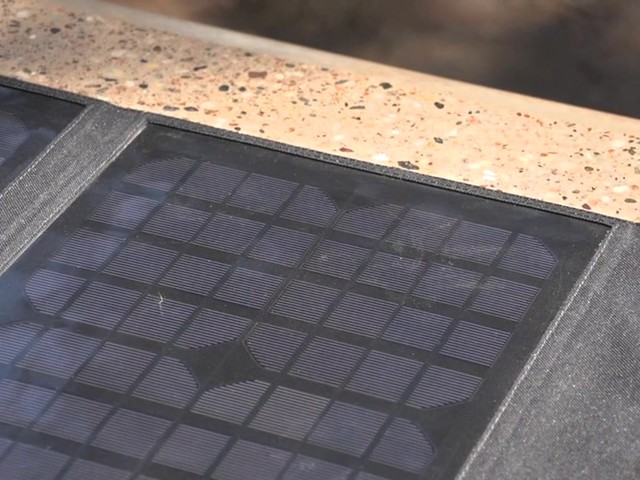400W Portable Solar Power System - image 6 from the video
