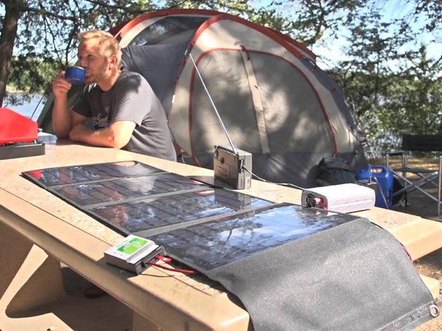 400W Portable Solar Power System - image 7 from the video
