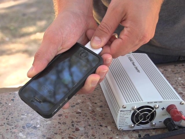 400W Portable Solar Power System - image 8 from the video