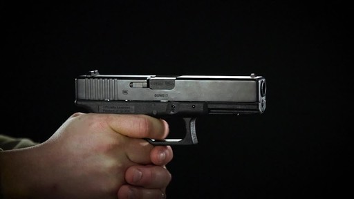 Umarex Glock G17 Gen3 Blowback CO2 Airgun .177 Caliber - image 7 from the video