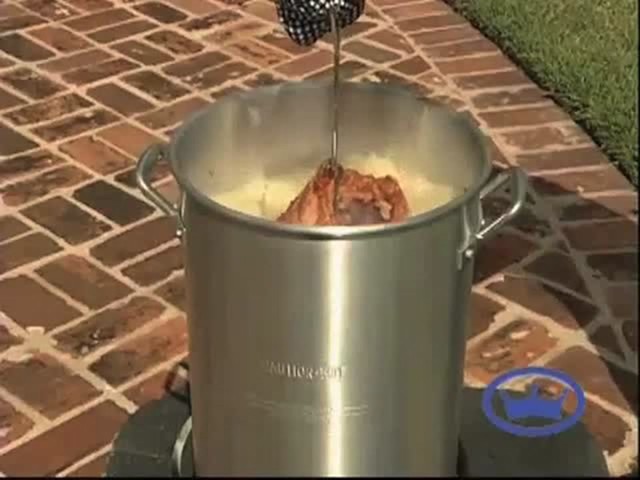 King Kooker® 30 Qt. Outdoor Turkey Fryer Package - image 6 from the video