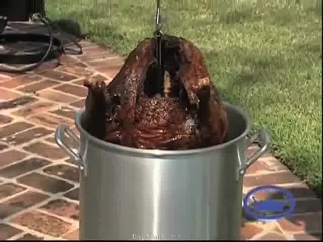 King Kooker® 30 Qt. Outdoor Turkey Fryer Package - image 8 from the video