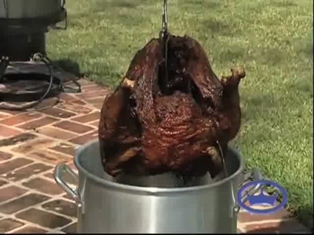 King Kooker® 30 Qt. Outdoor Turkey Fryer Package - image 9 from the video