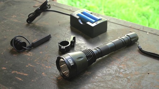 HQ ISSUE™ 900-lumen Rechargeable Tactical Light - image 10 from the video