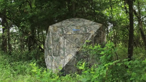 Brickhouse Hub Hunting Blind Realtree Xtra - image 8 from the video