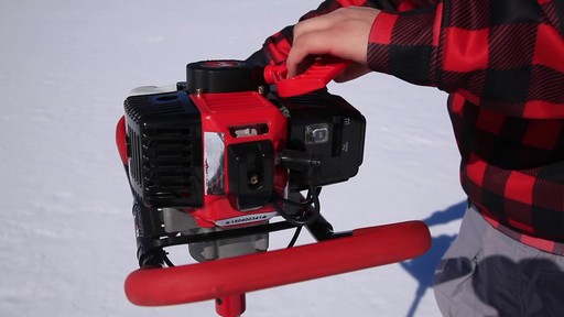 Eskimo Stingray Quantum Ice Auger - image 5 from the video