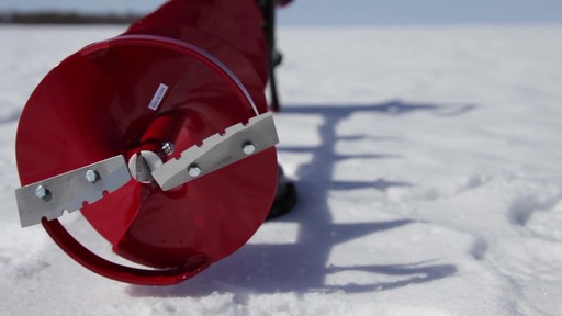 Eskimo Stingray Quantum Ice Auger - image 7 from the video