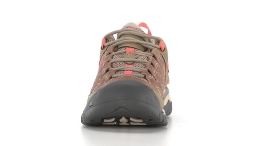 KEEN Women's Targhee Vent Low Hiking Shoes 360 View - image 3 from the video