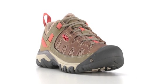 KEEN Women's Targhee Vent Low Hiking Shoes 360 View - image 4 from the video