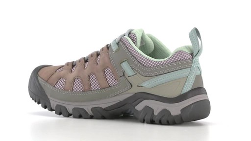 KEEN Women's Targhee Vent Low Hiking Shoes 360 View - image 9 from the video