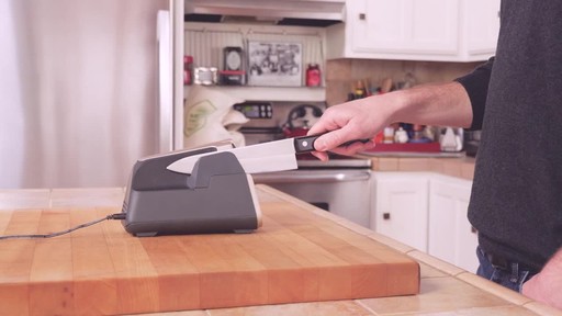 E5 ELECTRIC KITCHEN SHARPENER - image 5 from the video