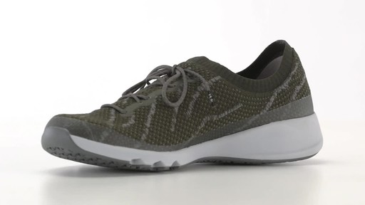 Huk Men's Makara Knit Fishing Shoes 360 View - image 7 from the video