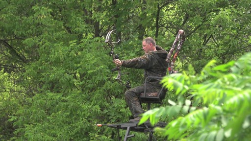 Bear Archery® Method RTH Bow Realtree® Camo - image 3 from the video
