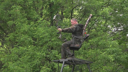 Bear Archery® Method RTH Bow Realtree® Camo - image 9 from the video