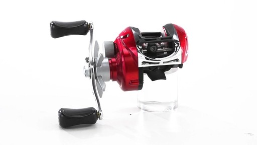 Pinnacle Solene Baitcasting Reel 360 View - image 3 from the video