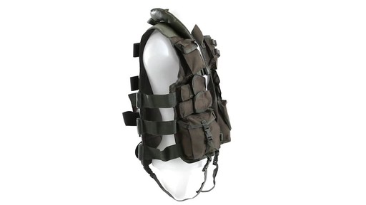 Mil-Tec Military-Style Tactical Vest 360 View - image 4 from the video