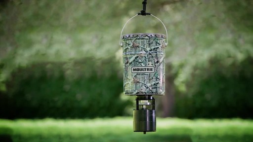 Moultrie 6.5-gallon Pro Hunter Hanging Deer Feeder - image 4 from the video