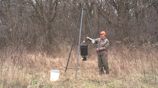 American Hunter 5-gallon Digital Hanging Bucket Feeder - image 8 from the video