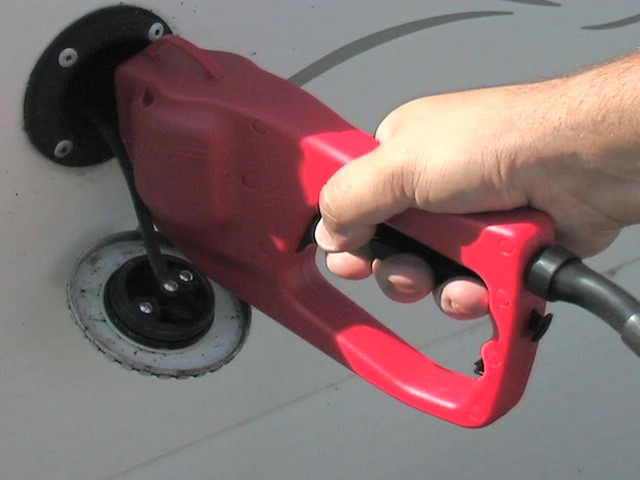 DuraMAX Flo N' Go Fuel Tank - image 7 from the video