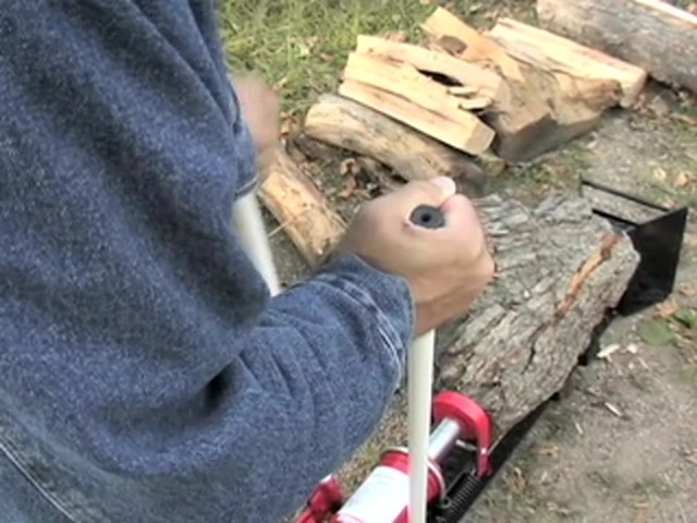 10 - ton Hydraulic Log Splitter - image 6 from the video