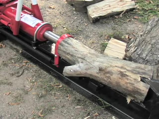 10 - ton Hydraulic Log Splitter - image 7 from the video