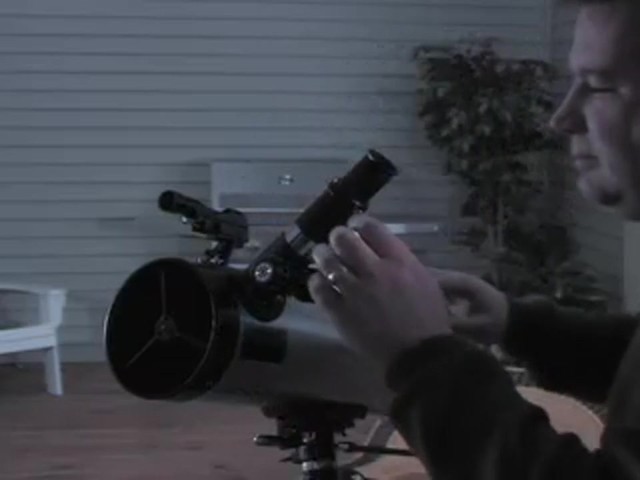 Meade 114EQ - ASTR Reflecting Telescope - image 9 from the video