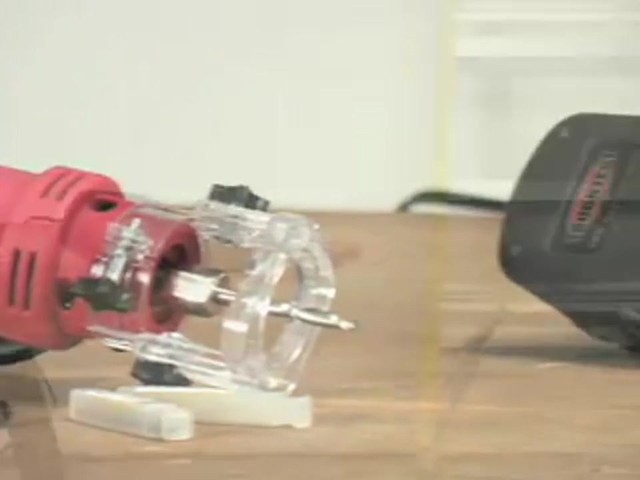 18V Cordless Rotary Cutout Tool - image 1 from the video