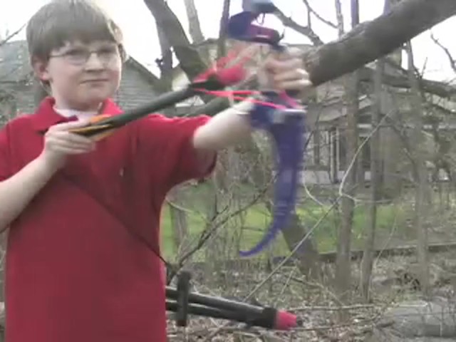 Surefire&#153; Compound Bow X2&#153; with 3 Arrows and Quiver  - image 2 from the video
