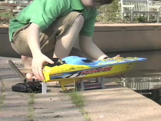Reggie Fountain RC Race Boat - image 3 from the video
