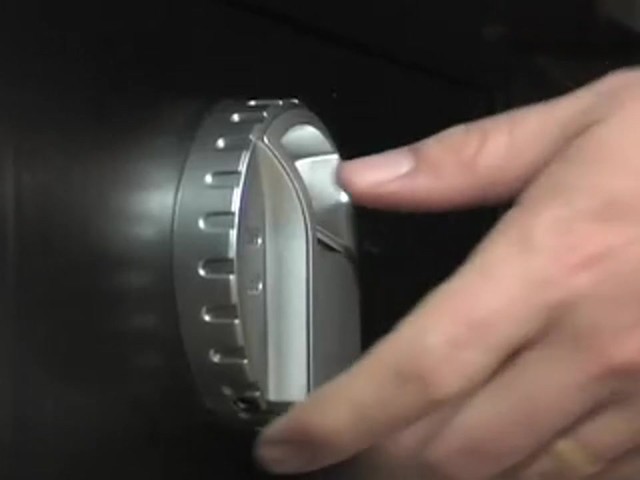 Barska&reg; Biometric Valuables Safe - image 4 from the video