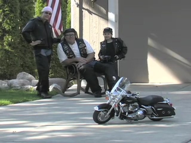 Harley - Davidson&reg; Road King Radio - controlled Scale Model Motorcycle - image 10 from the video