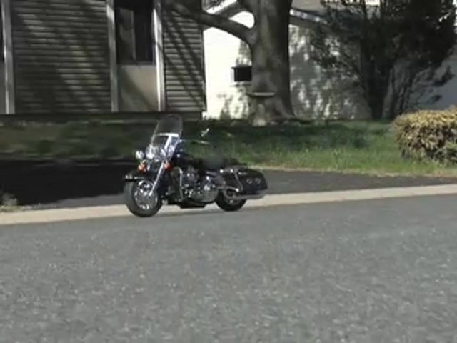 Harley - Davidson&reg; Road King Radio - controlled Scale Model Motorcycle - image 5 from the video