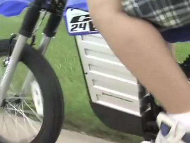 Mongoose&#153; CX200 Electric Moto - X Bike - image 3 from the video