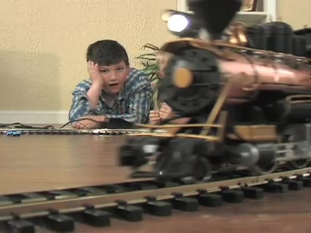 Limited Edition Santa Fe Die Cast Train Set - image 3 from the video